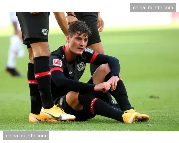 伤情更新：勒沃库森确认前锋希克因脚踝扭伤将缺席三周